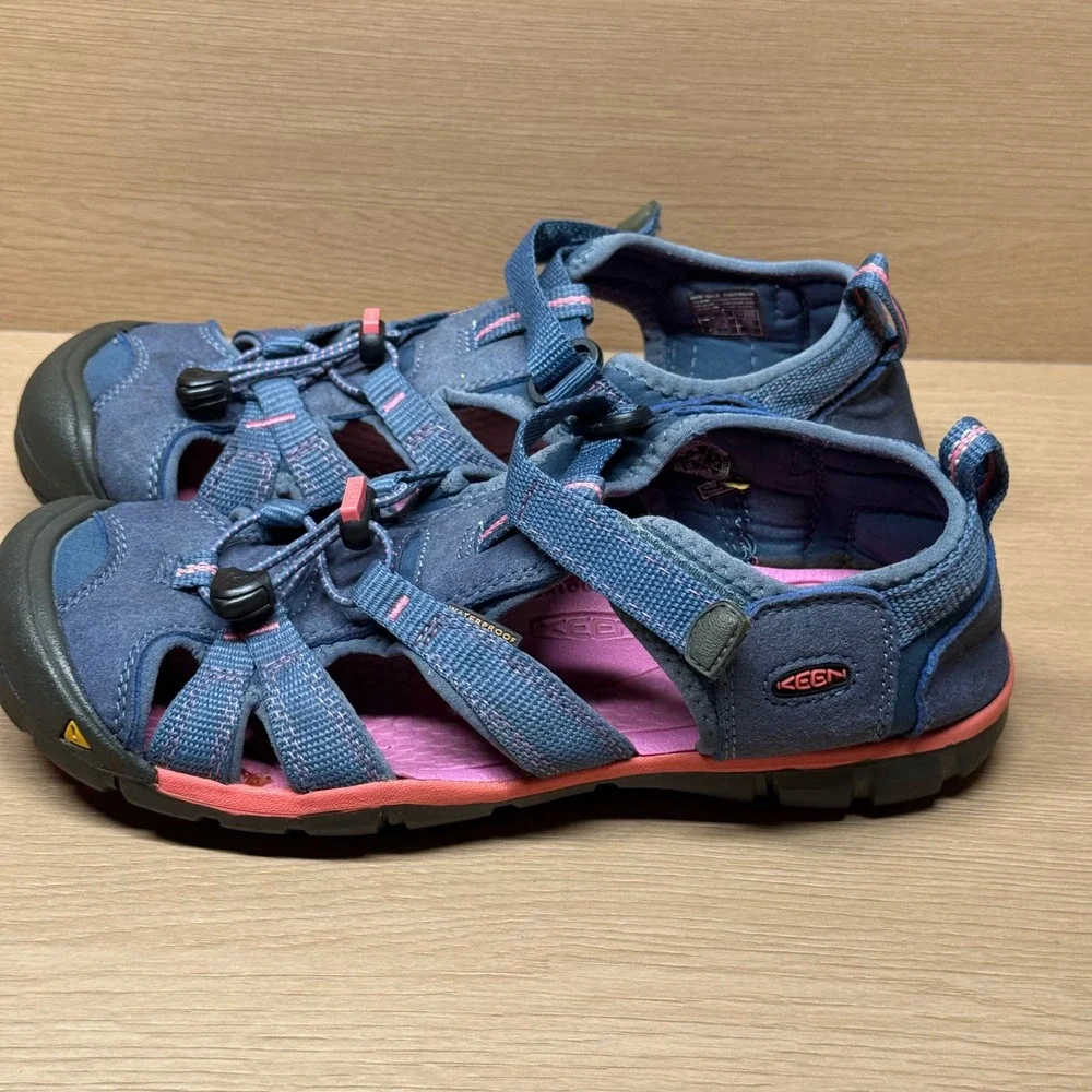 KEEN Youth Hiking Sandals‎ Size 5 Blue Pink Waterproof Outdoor Sport